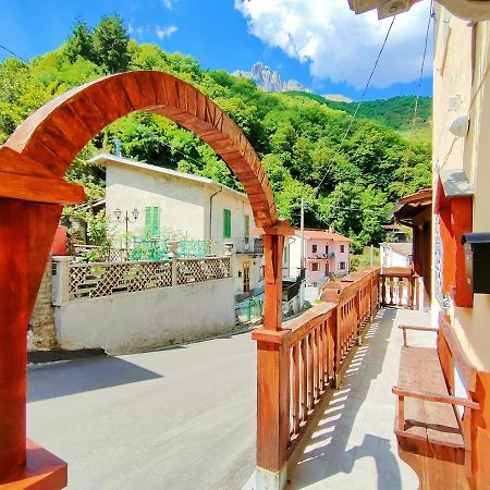 Hotel Palazzo Del Doma - Lake Vagli Vagli di Sotto Bagian luar foto