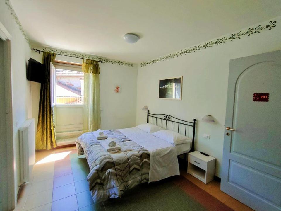 Hotel Palazzo Del Doma - Lake Vagli Vagli di Sotto Bagian luar foto